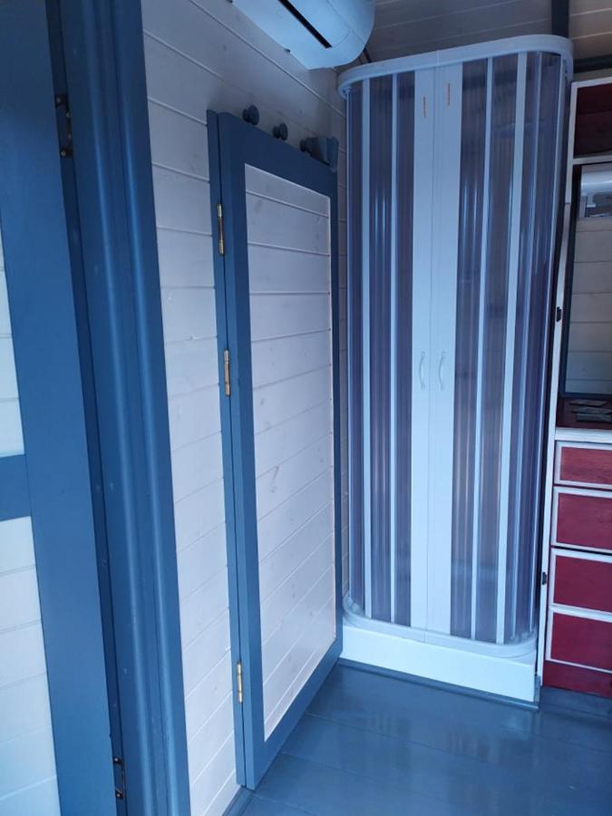 La Roulotte De Francine Guest House Chazeuil Exterior photo
